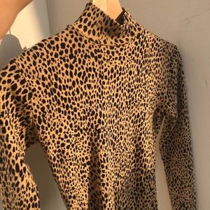 brandy melville turtle neck 🐆